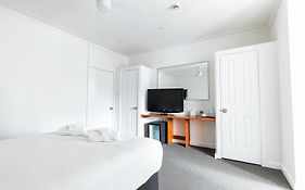 Unanderra Hotel